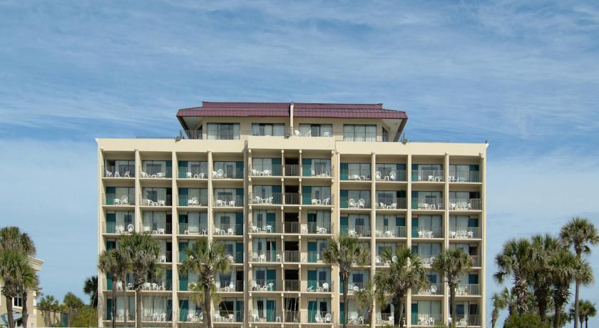 Econo Lodge Inn and Suites Beach Front Central