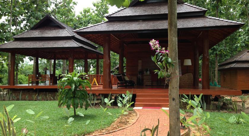 Отель Nan Seasons Boutique Resort