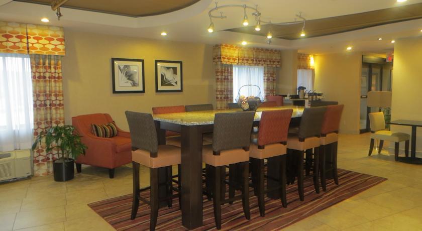 Отель Clarion Inn & Suites Knoxville