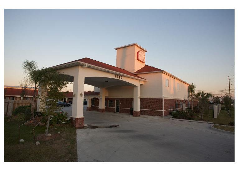 Отель Redwood Suites