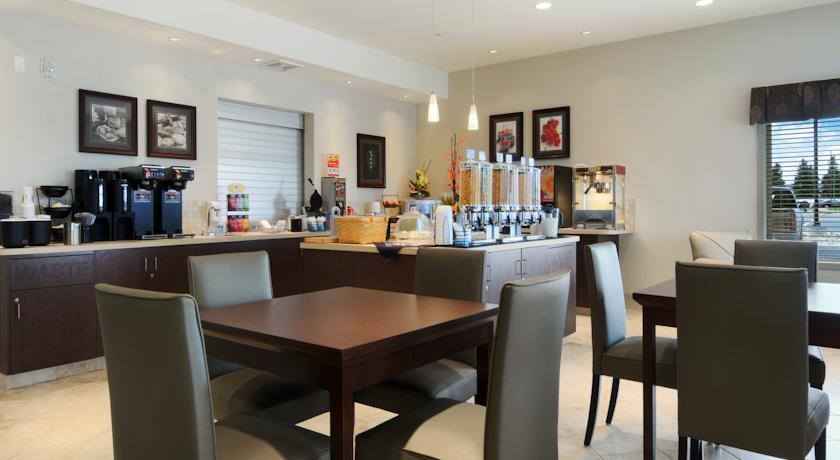 Отель Canalta Hotel Weyburn