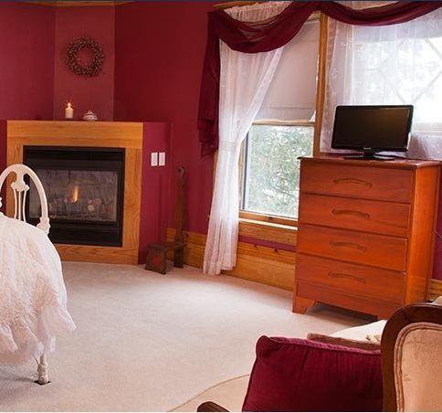 Мини-отель The Sawyer House Bed & Breakfast
