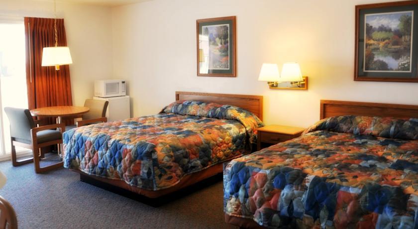 Отель Trade Winds Motel