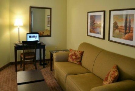 Отель Euro-Suites Hotel