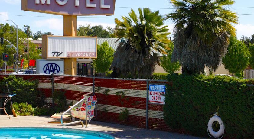Отель Melody Ranch Motel