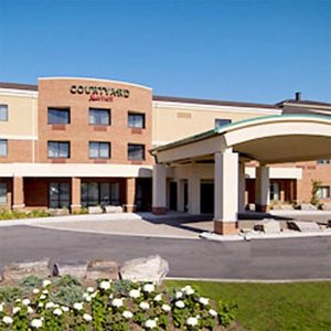 Отель Courtyard By Marriott Hamilton