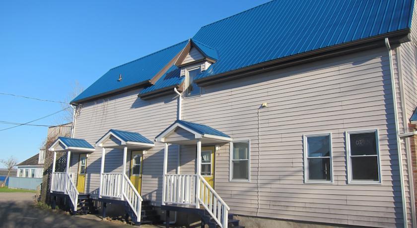 Отель Seawinds Motel & Cottages