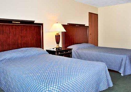 Отель Econo Lodge The Springs