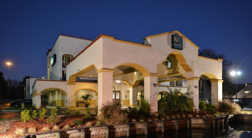Отель Quality Inn & Suites Baymeadows