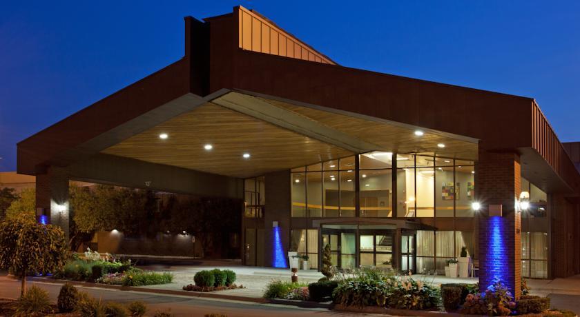 Отель Holiday Inn Express Detroit-Warren/General Motors Technology Center
