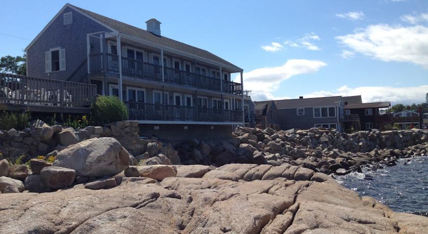 Отель Bearskin Neck Motor Lodge