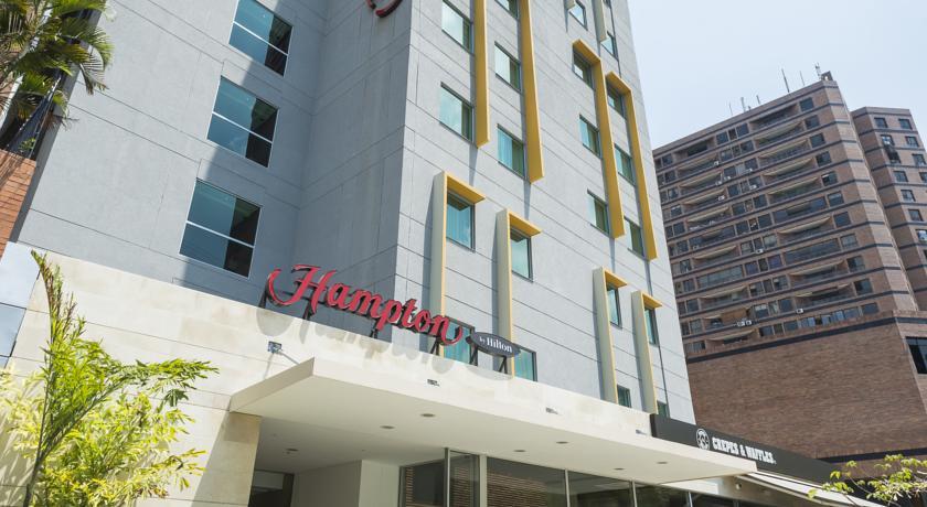 Отель Hampton by Hilton Cali