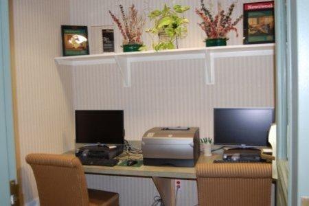 Отель Country Inn & Suites Newark