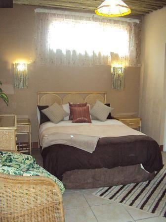 Отель The Tweni Waterfront Guest Lodge