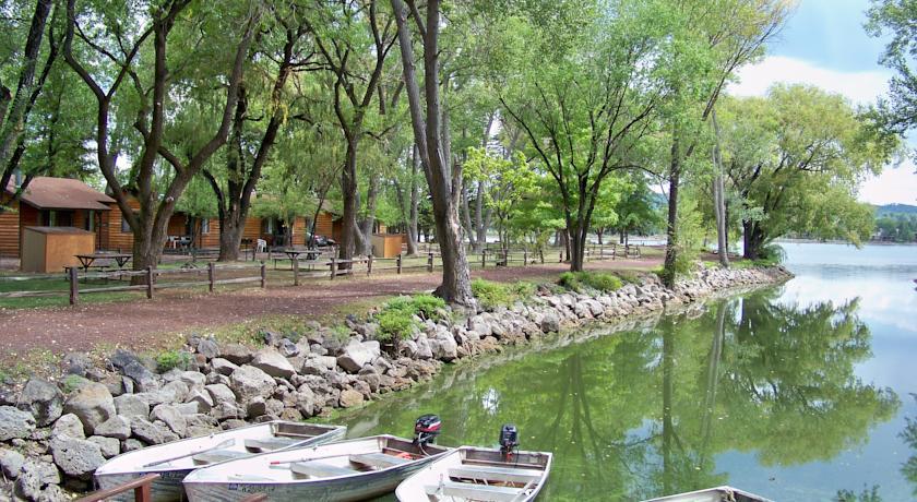 Отель Lazy Oaks Resort