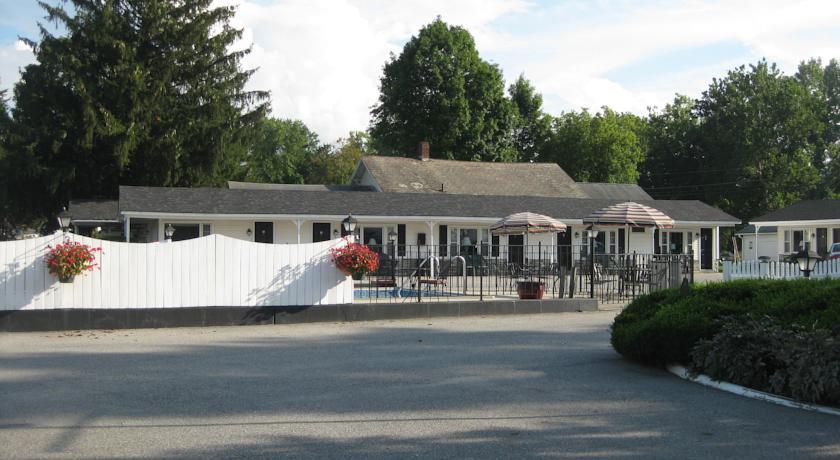 Отель Knotty Pine Motel
