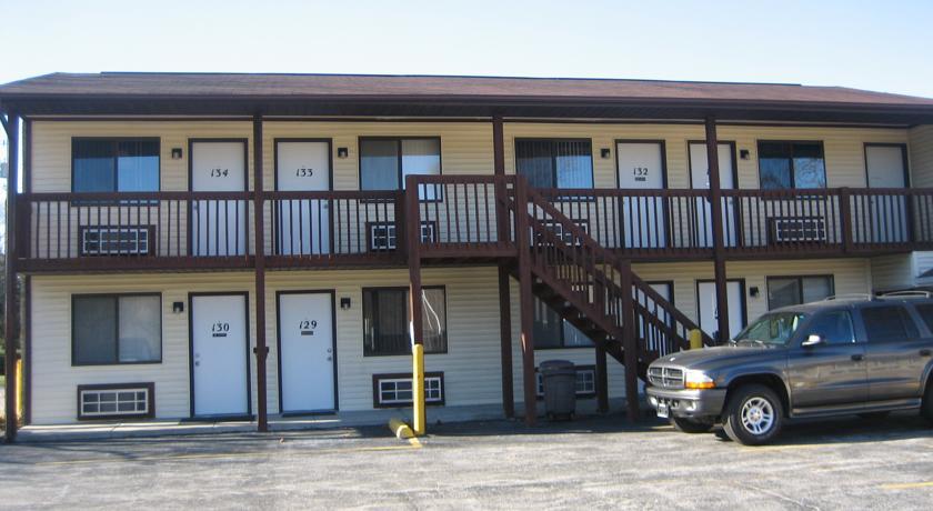 Отель Crestview Inn and Suites Cedar Lake