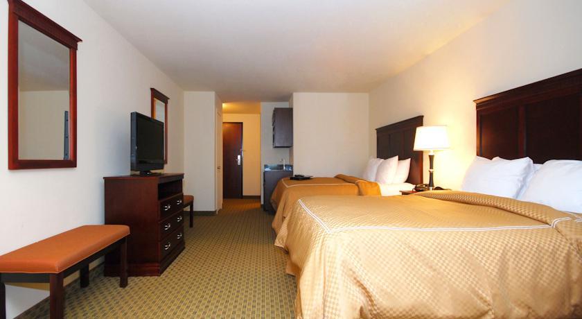 Отель Comfort Suites Ennis