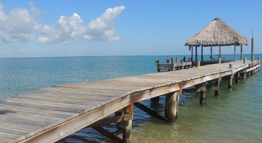 Отель Parrot Cove Lodge