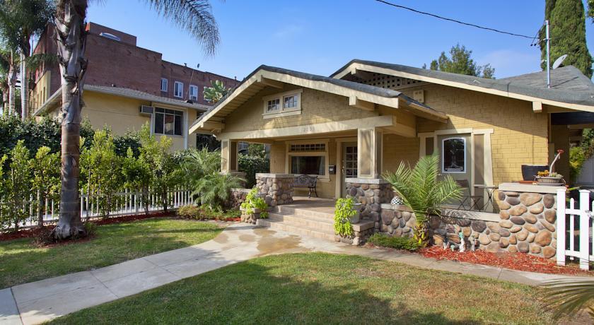 Hollywood Beachwood Retreat by LuxPads