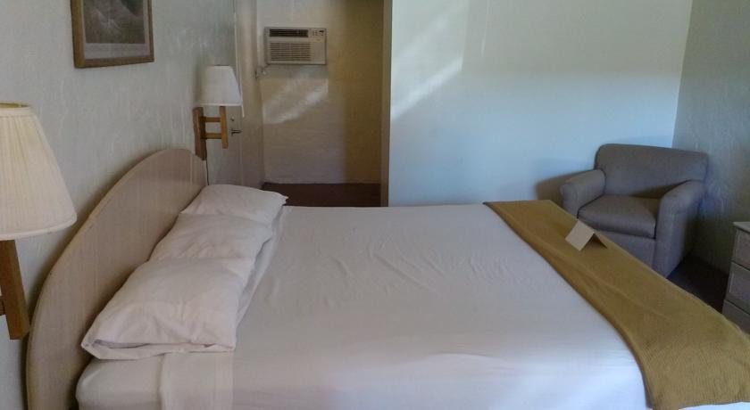Отель Knights Inn Lake Powell