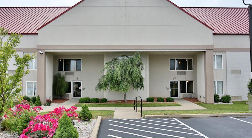 Отель Quality Inn & Suites Elizabethtown