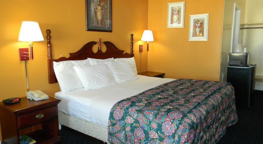 Отель Fairfax Motel