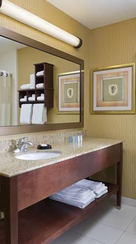 Отель Hampton Inn Findlay