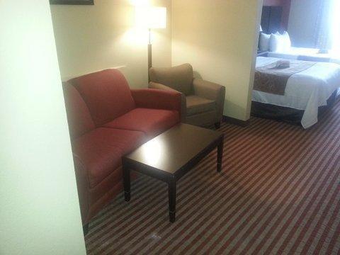 Отель Comfort Suites Bridgeport