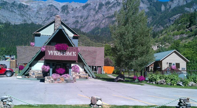 Отель Twin Peaks Lodge & Hot Springs