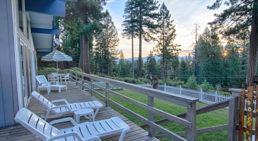 Апартаменты Snowflower Retreat by Tahoe Vacation Rentals