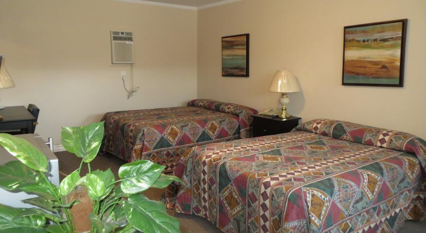 Отель Trapper's Choice Inn & Restaurant
