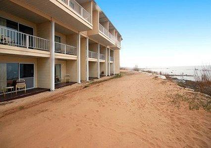Отель Quality Inn Lakefront