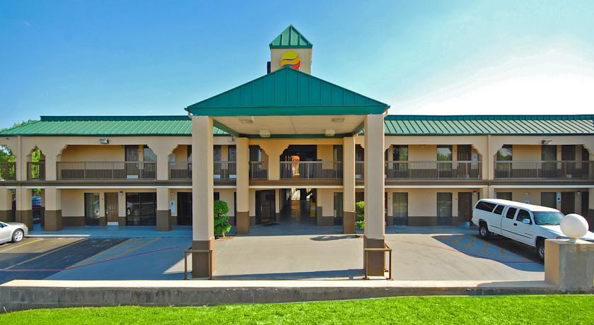 Отель Quality Inn Mt. Pleasant
