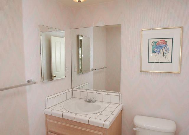 Апартаменты Oceanfront 4-Bedroom with Rooftop Deck and Ocean Views - Unit C