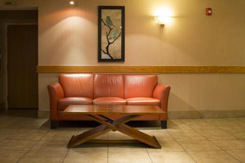 Отель The View Inn & Suites