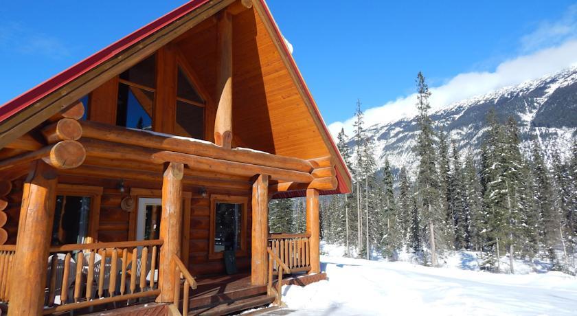 Отель Kicking Horse River Chalets