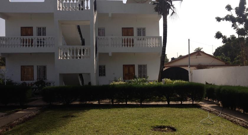 Апартаменты The Pineapple Holiday Apartments