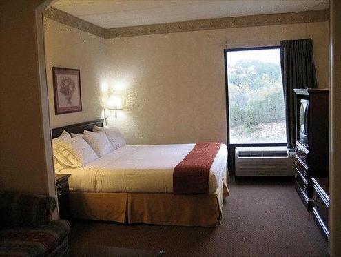 Отель Holiday Inn Express Hotel & Suites Charleston-Southridge