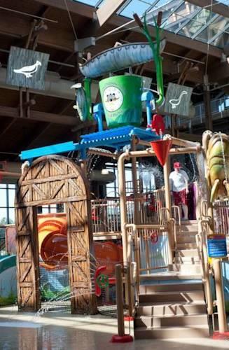 Отель Soaring Eagle Waterpark and Hotel
