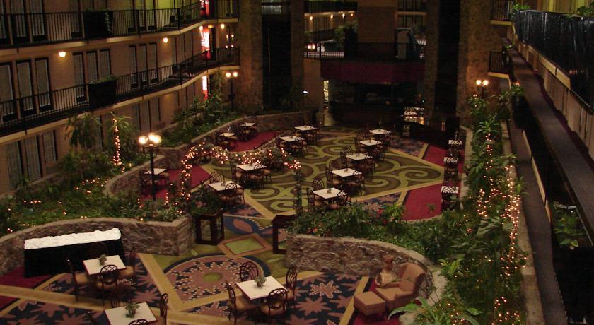 Отель Fifth Season Inn & Suites