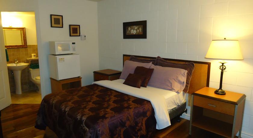 Отель Motel Bellefeuille