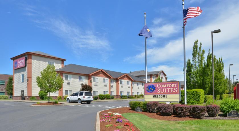 Отель Comfort Suites Airport Salem