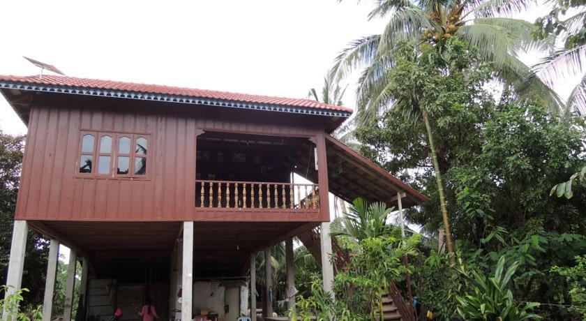 Отель Hout Seum Homestay