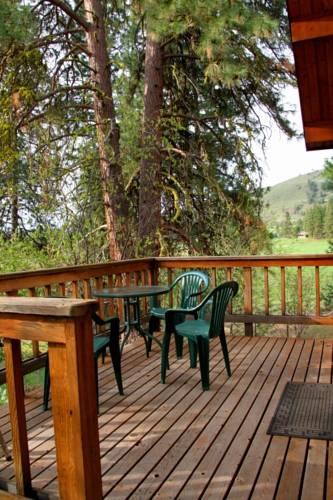 Отель Eagle Pine Chalets
