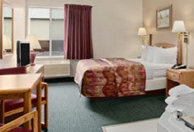 Отель Days Inn & Suites Madison