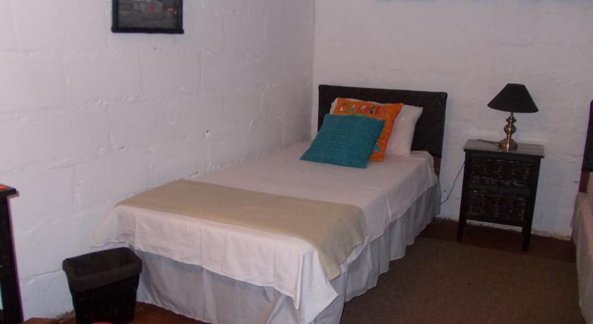 Отель Perdehoek Sleepover