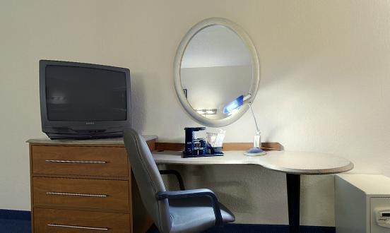 Отель Red Roof Inn & Suites Cleveland - Elyria