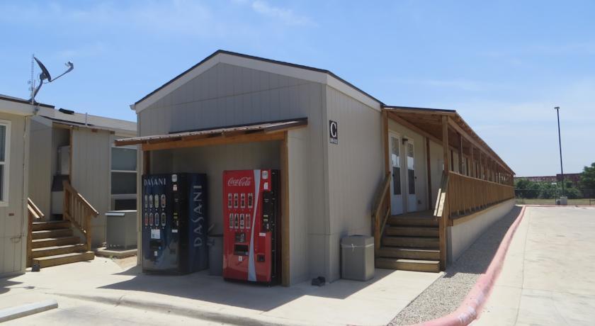 Отель Shale Lodging Pleasanton