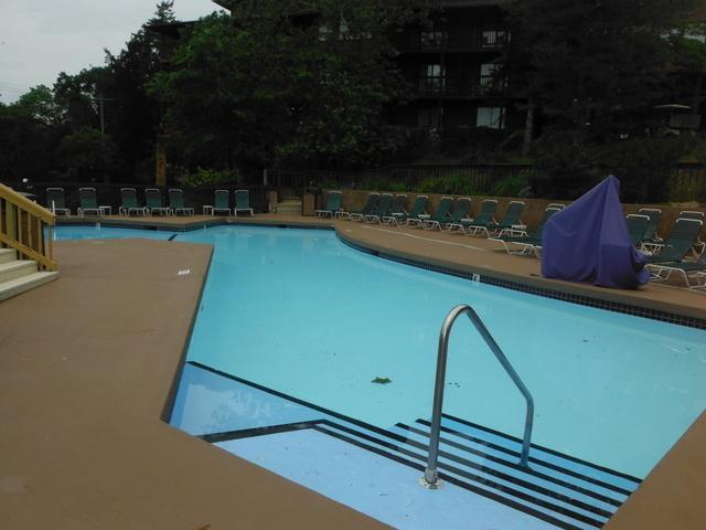 Апартаменты Poolside Hideaway